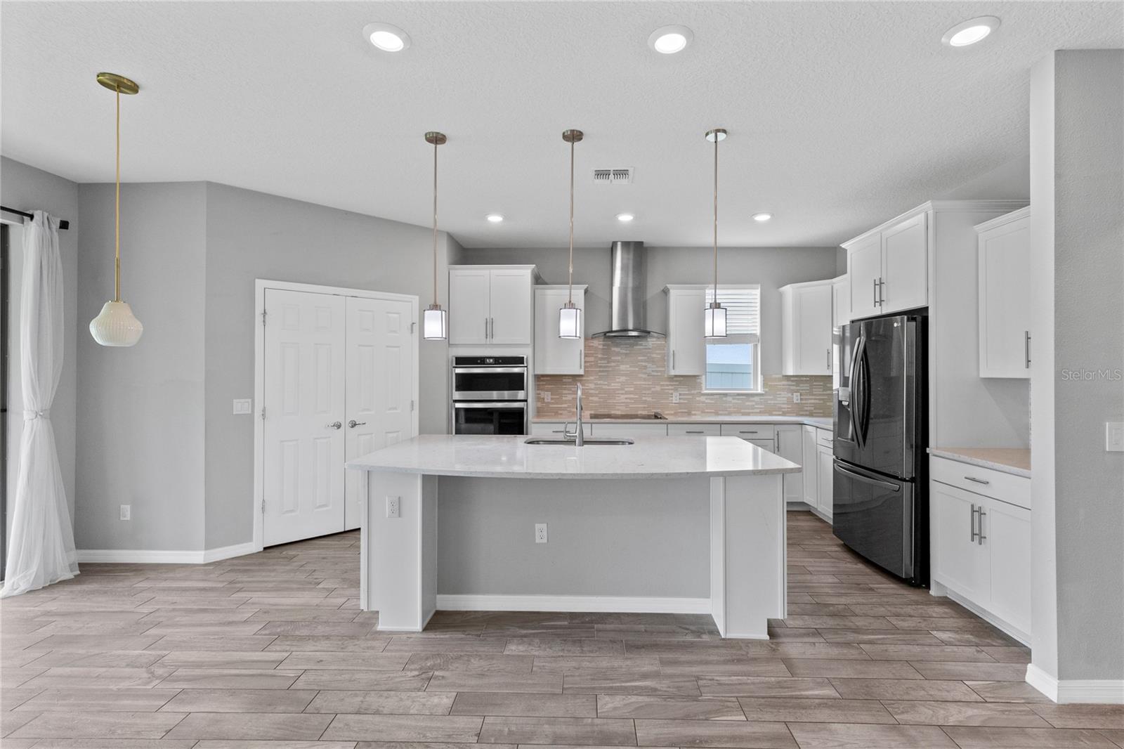 2754 Matera Dr Property Photo 3