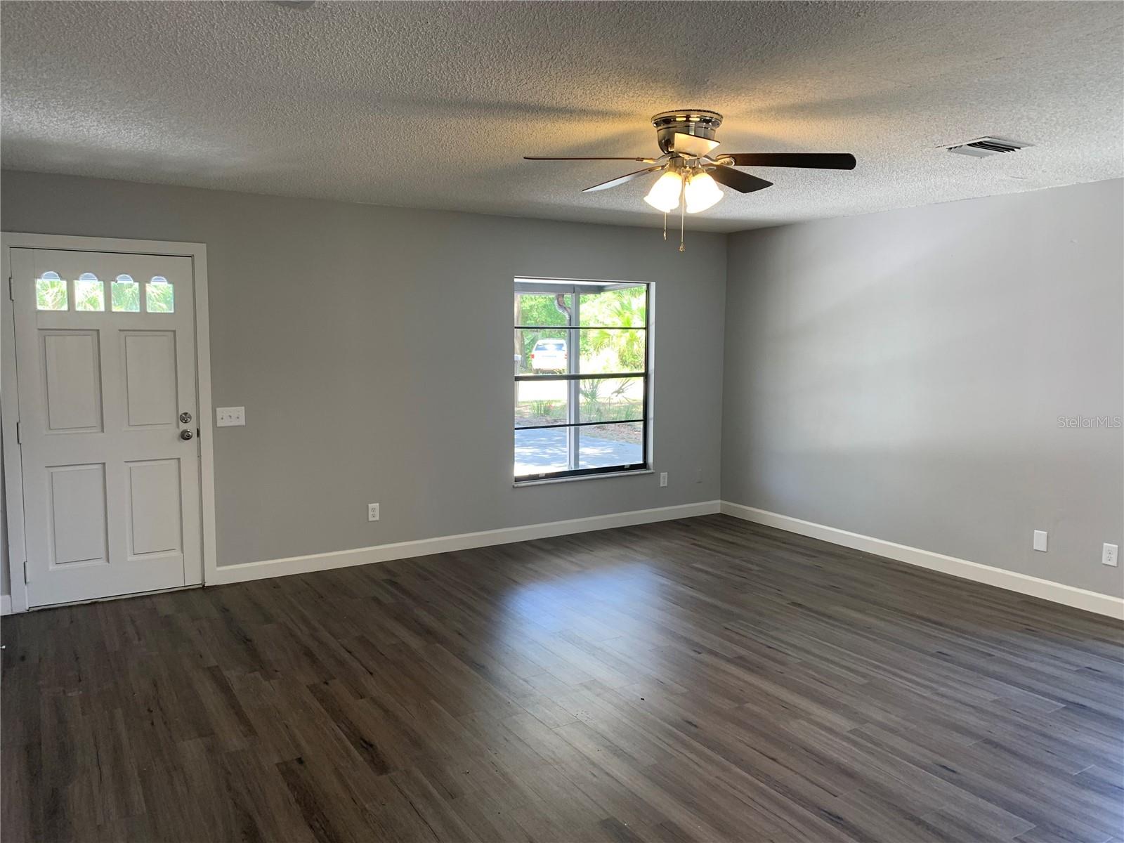527 Hill St #a Property Photo 3