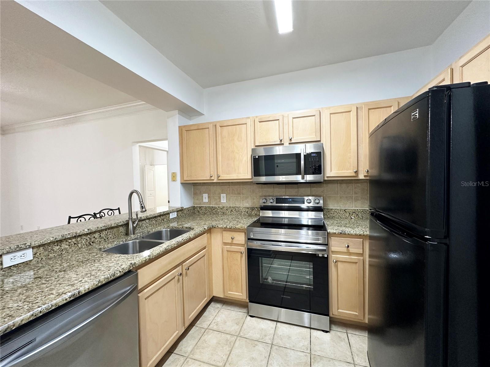 12843 Madison Pointe Cir E #201 Property Photo 3