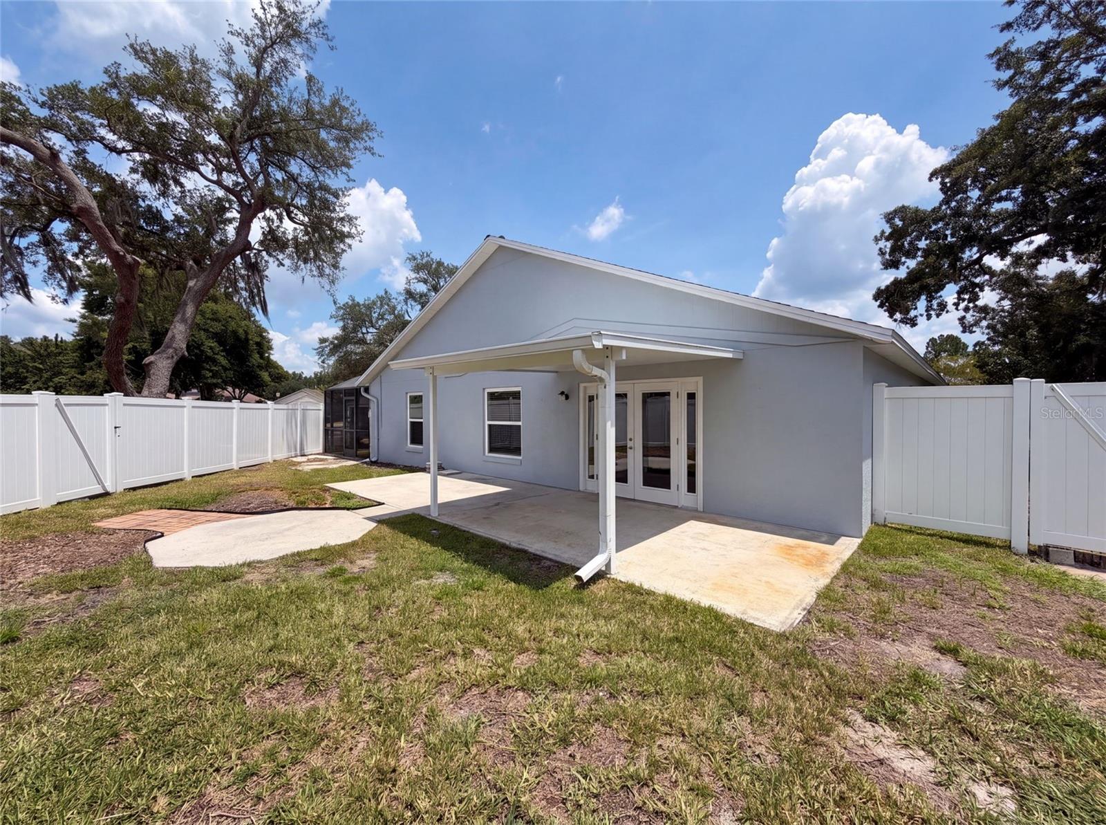 3800 Seminole Dr Property Photo 5