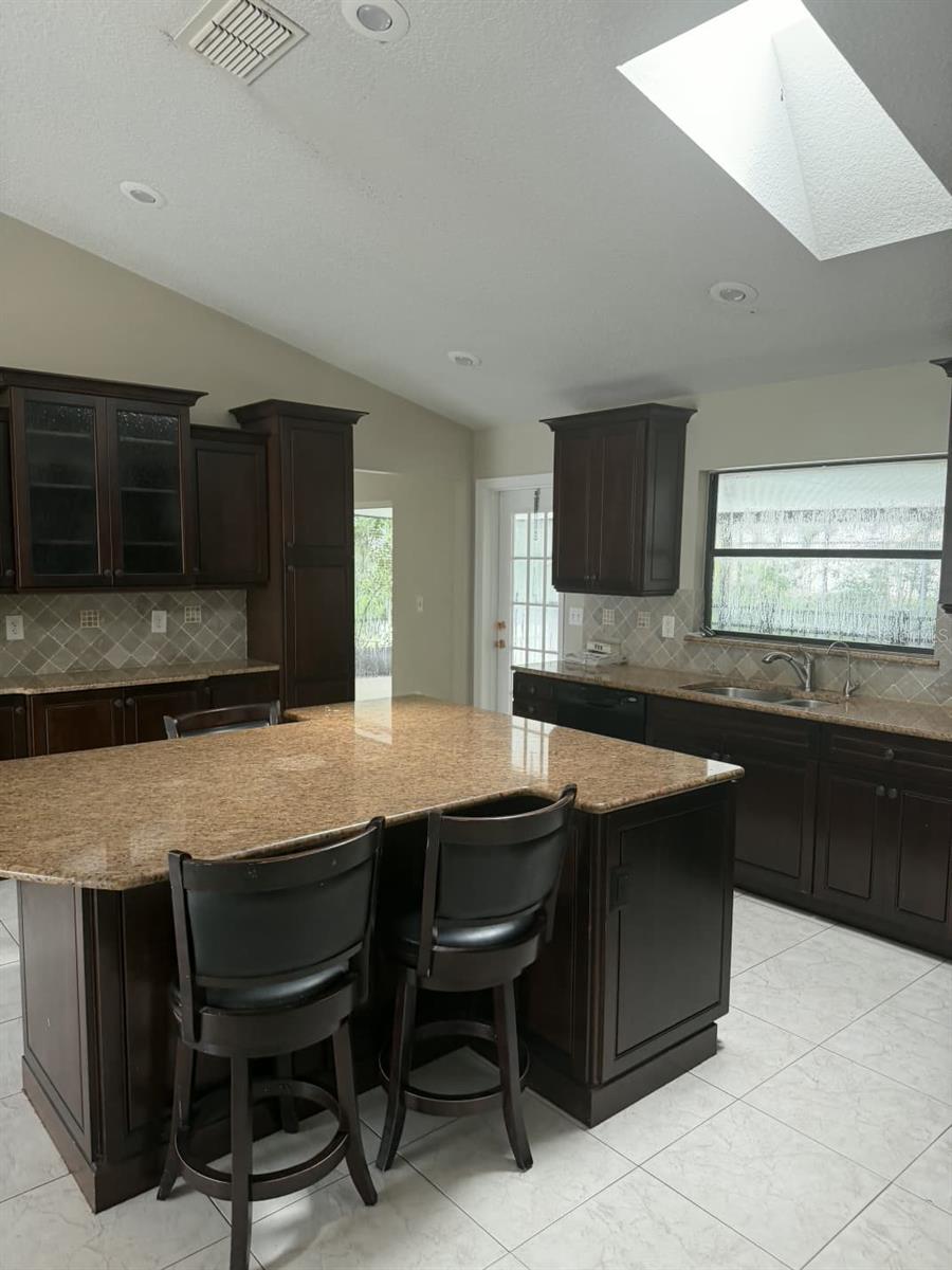 1114 Seafarer Ln Property Photo 6