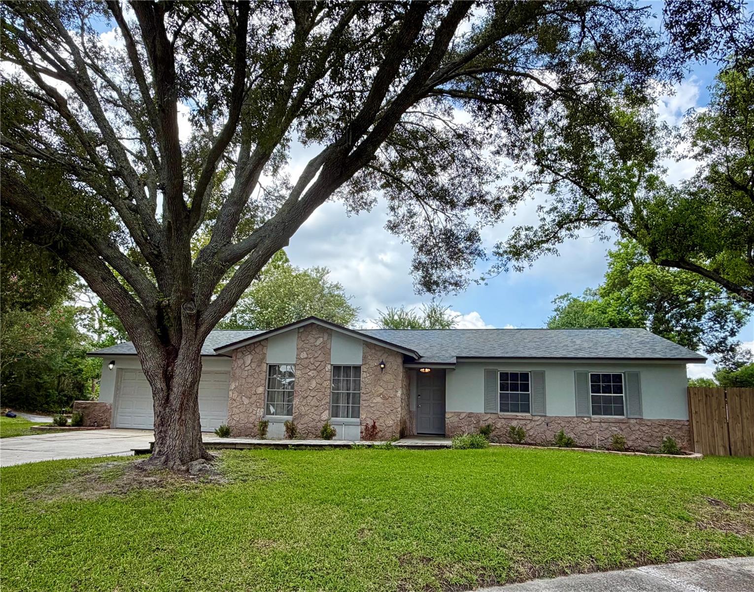 1 KING ARTHUR CT Property Photo 1