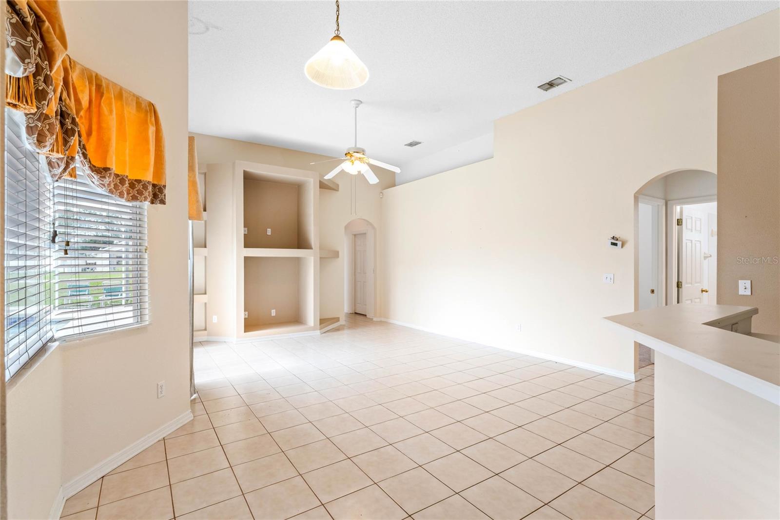 1027 Durango Loop St Property Photo 4