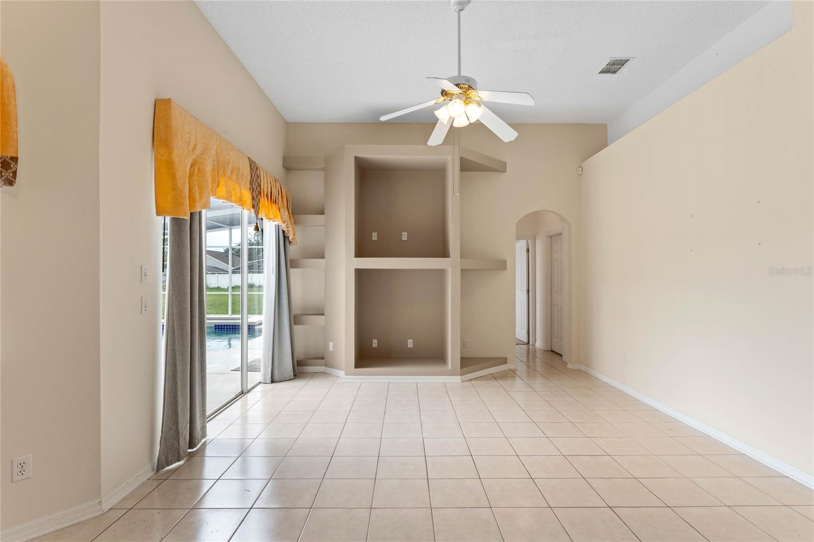 1027 Durango Loop St Property Photo 7