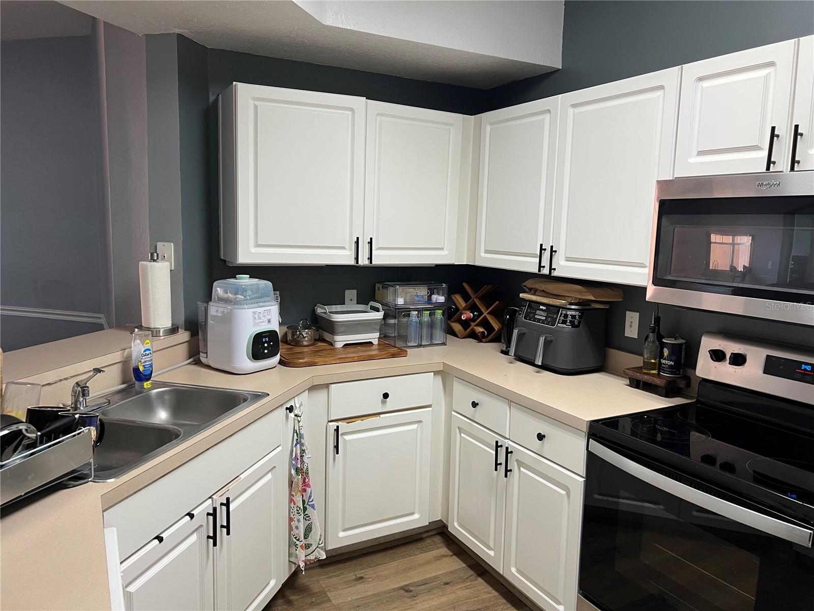 5566 Metrowest Blvd #301 Property Photo 3