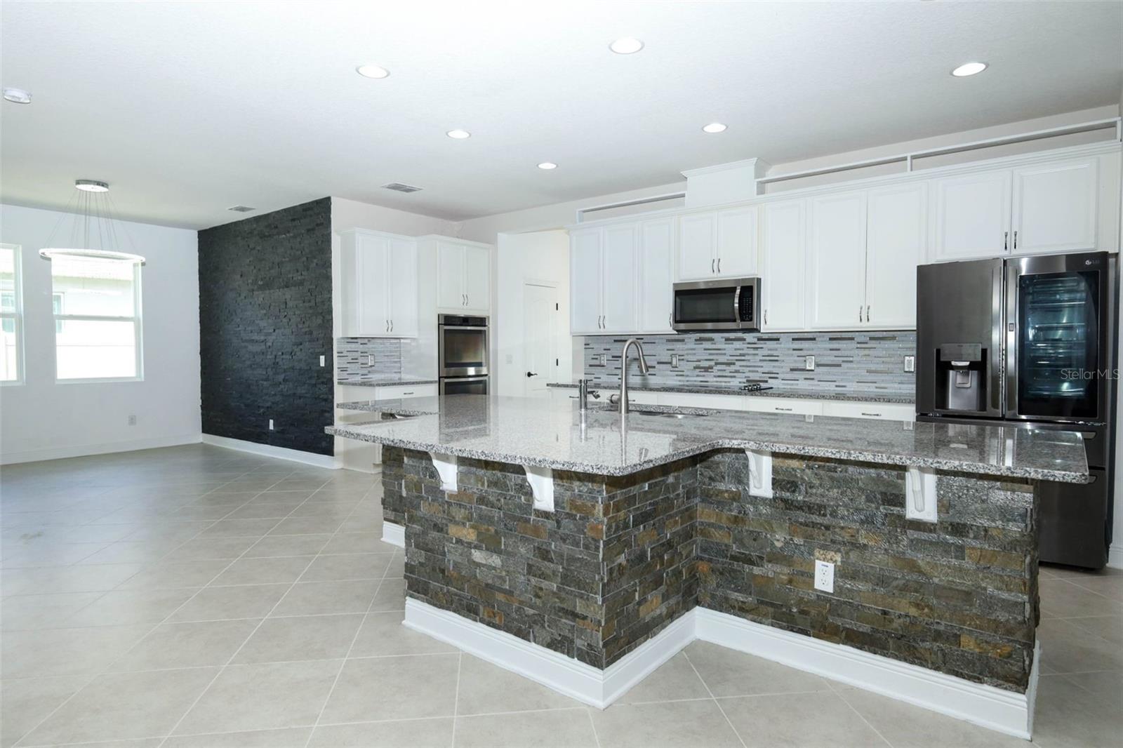 12397 Stone Bark Trl Property Photo 14