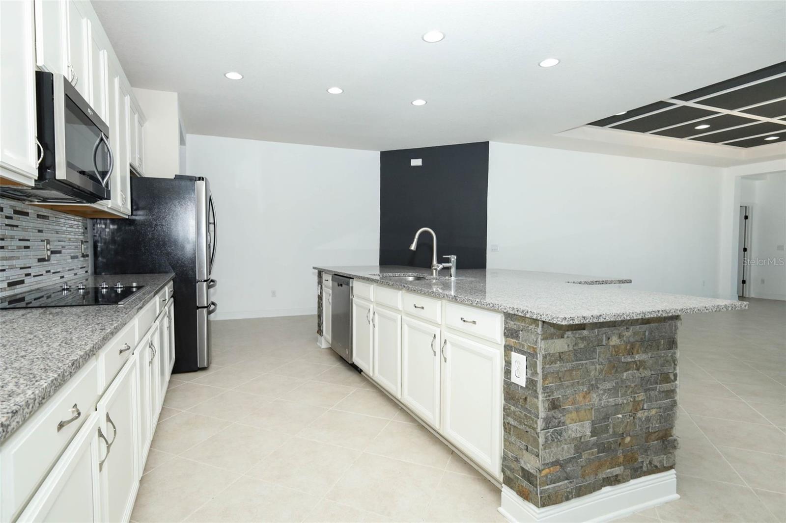 12397 Stone Bark Trl Property Photo 16