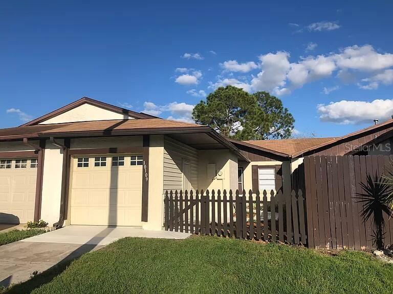 10109 BLAZED TREE CT Property Photo 1