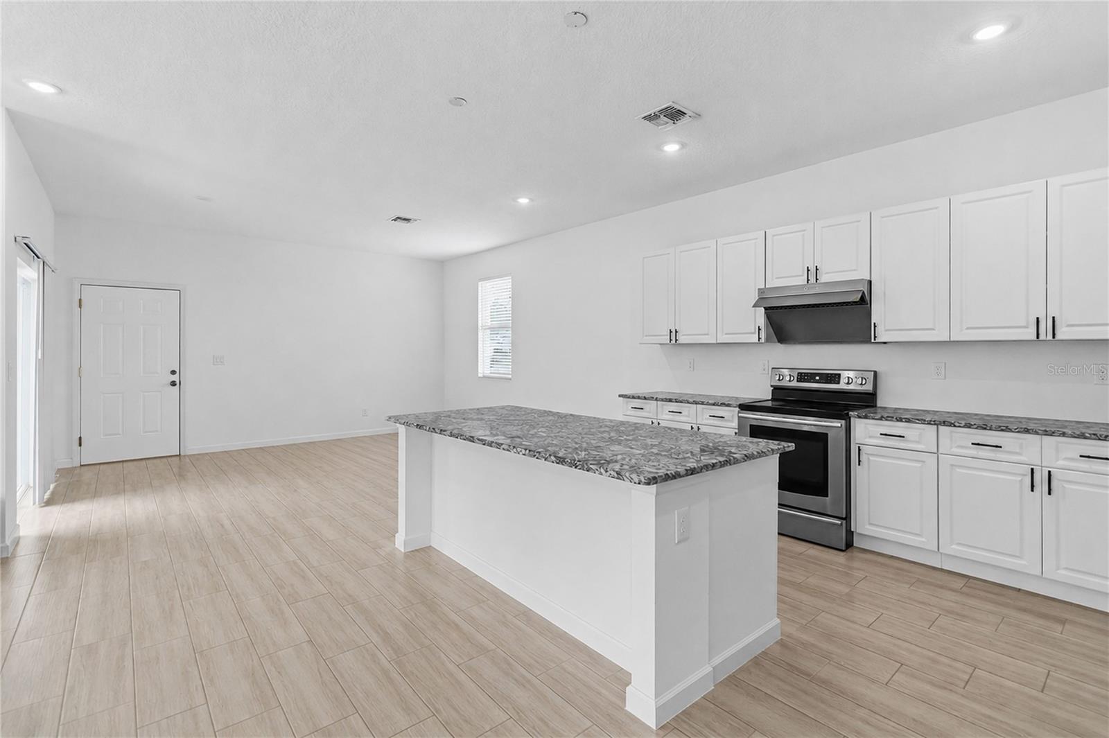 426 S Hudson St Property Photo 11