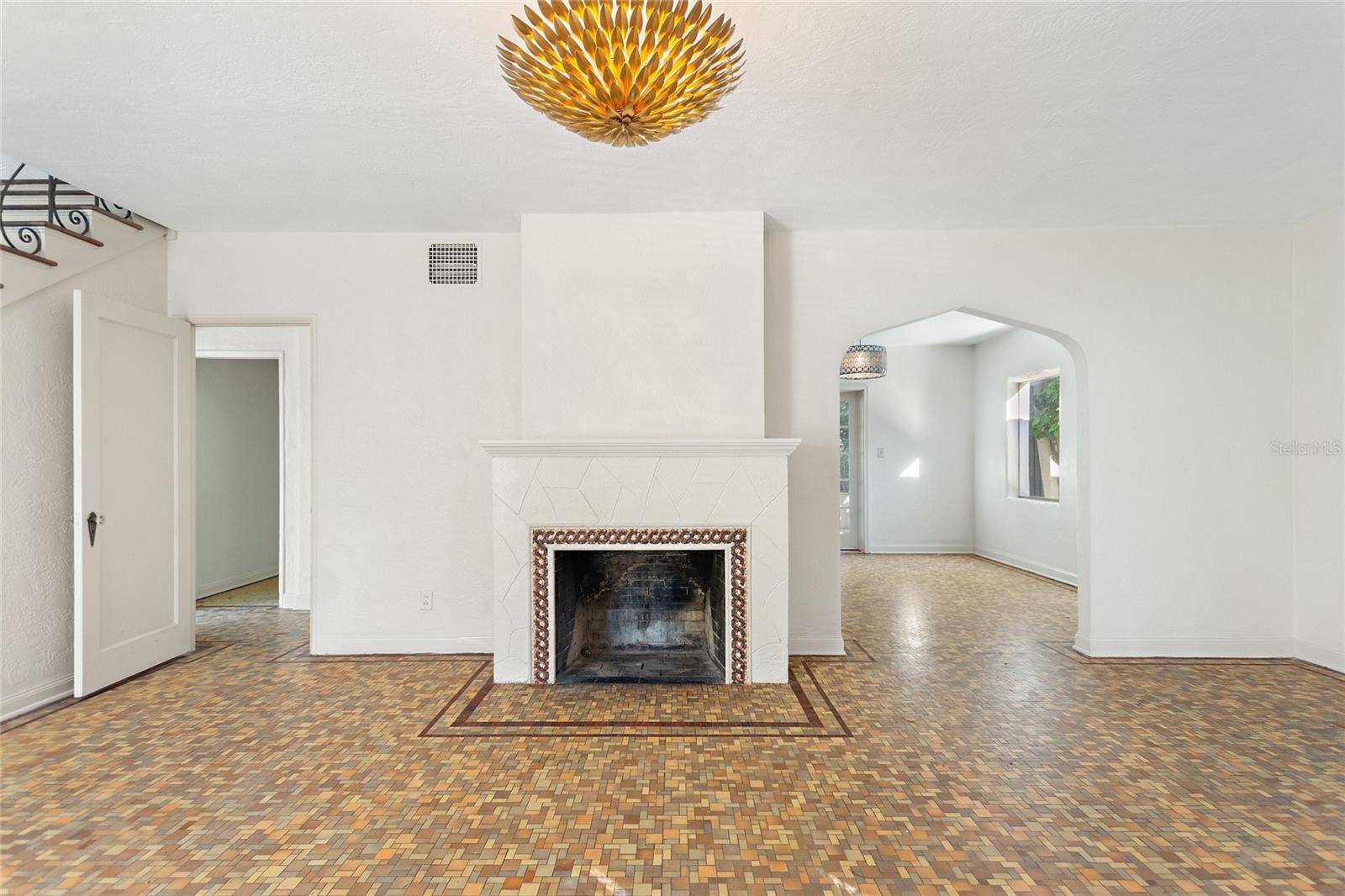 437 Richmond St Property Photo 3