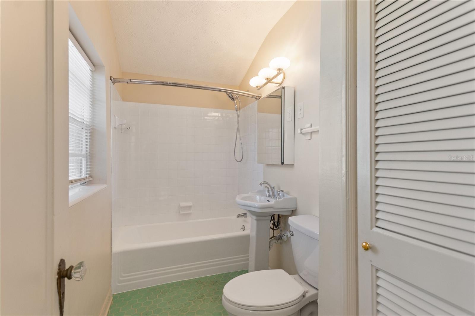 437 Richmond St Property Photo 14
