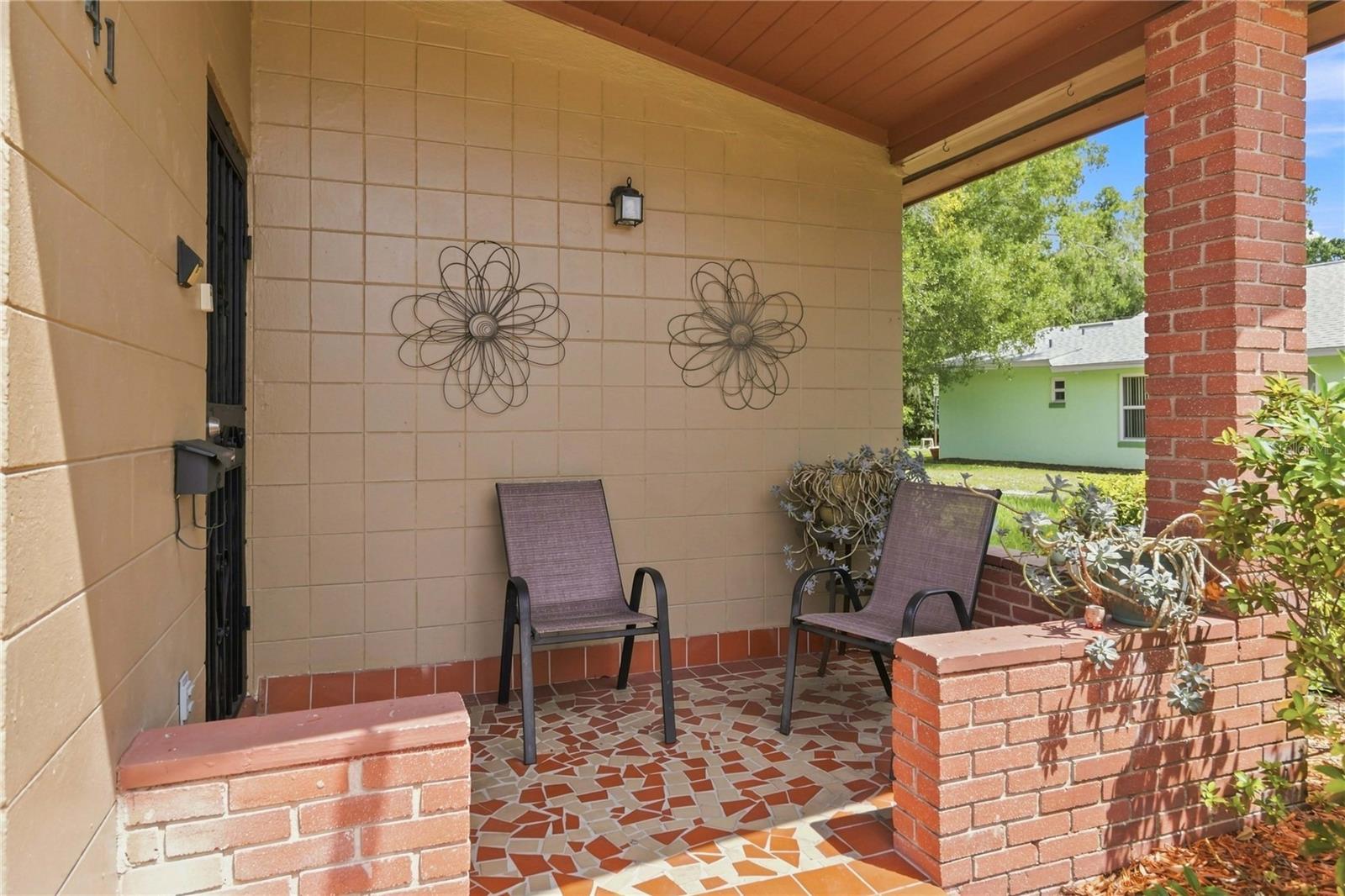 841 Wooden Blvd Property Photo 2