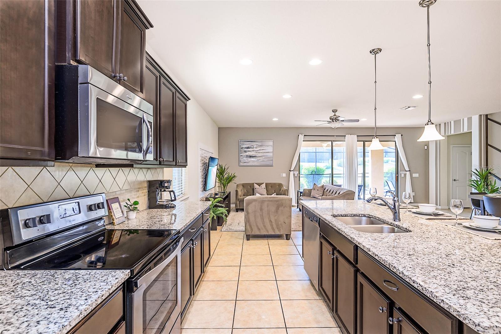 O6430075 Property Photo 15