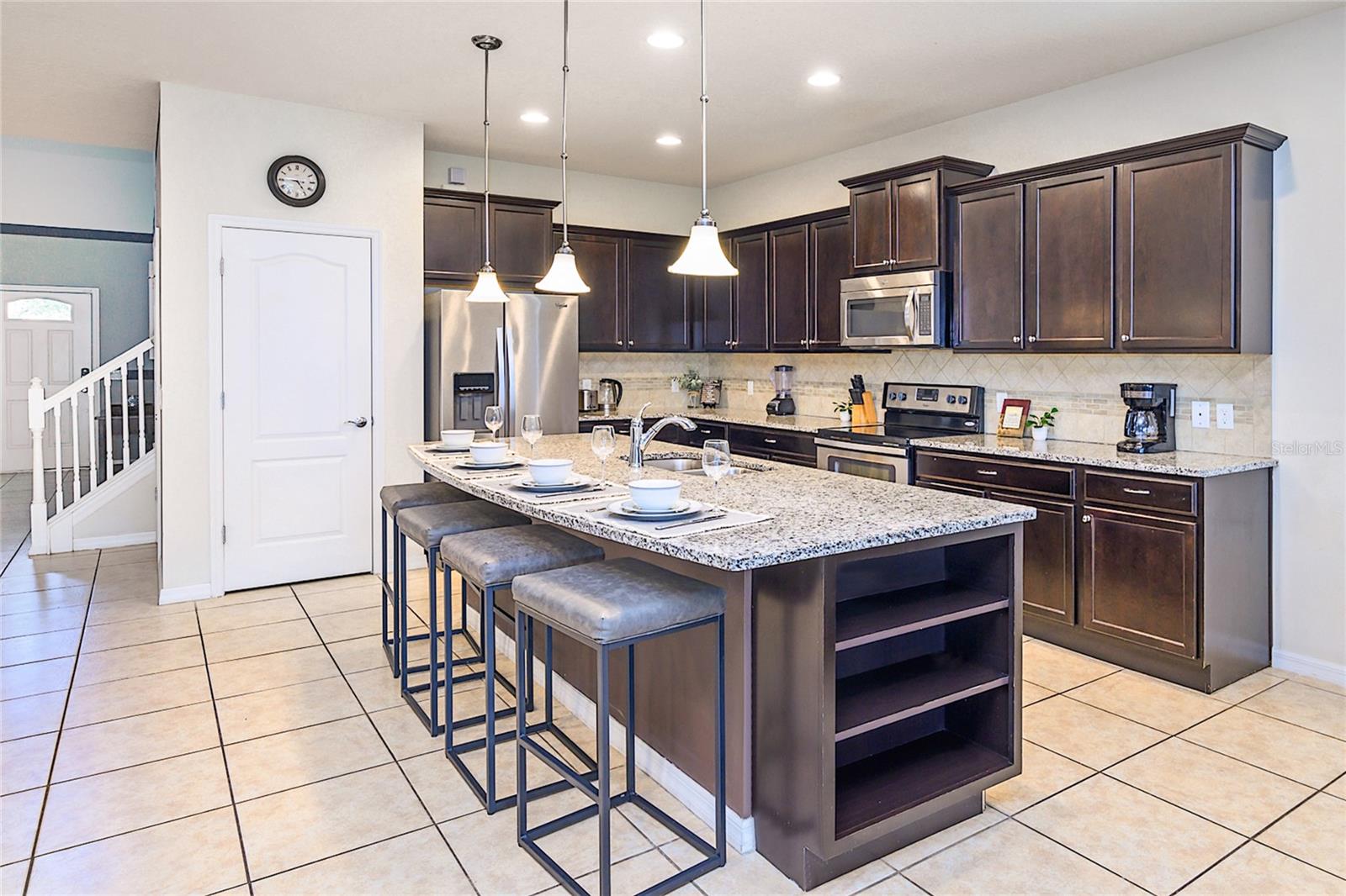 O6430075 Property Photo 16