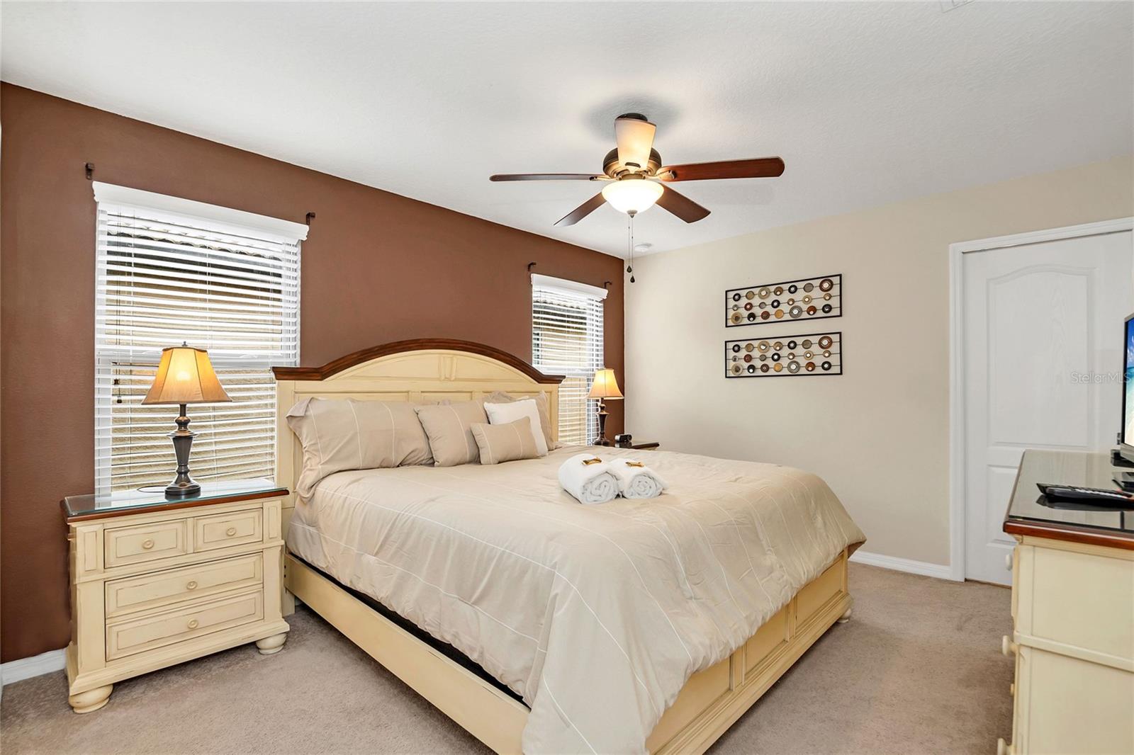 O6430075 Property Photo 25
