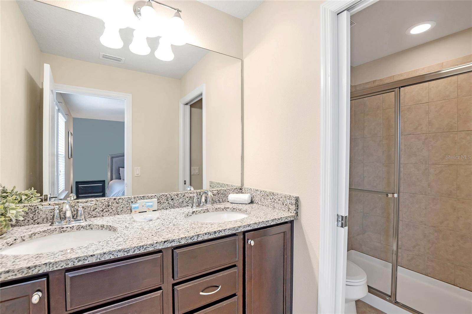 O6430075 Property Photo 28
