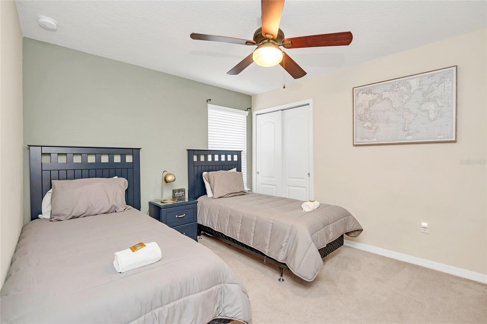 O6430075 Property Photo 37