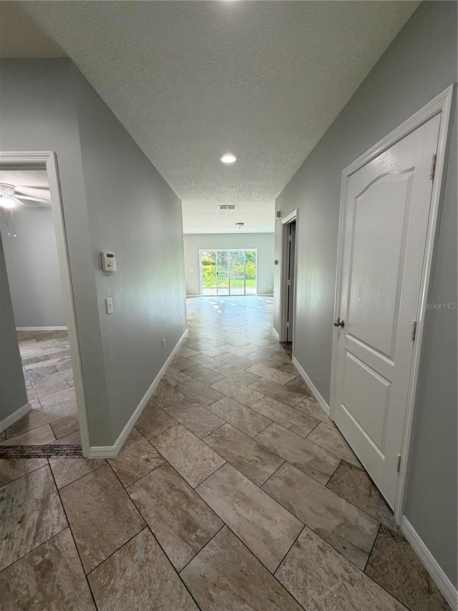 115 Gladesdown Ct Property Photo 7