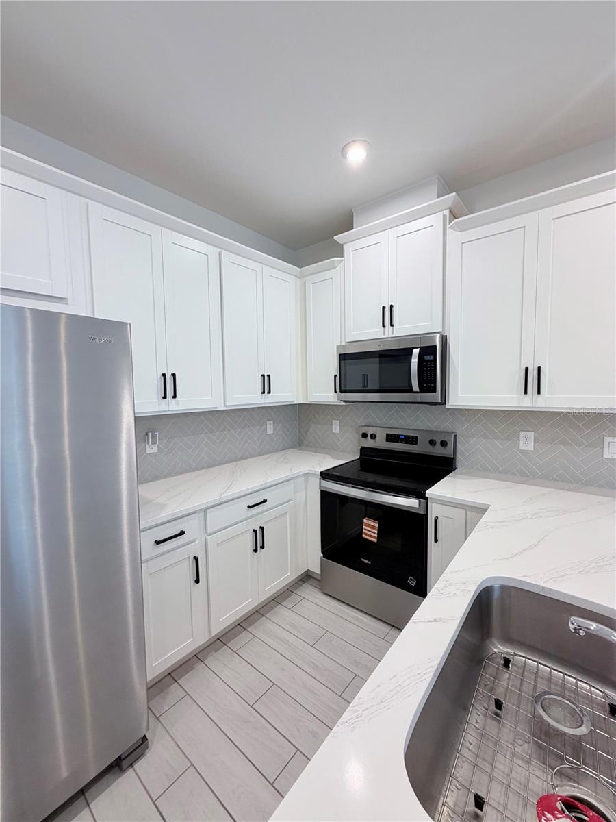 9855 Walkway Dr Property Photo 2