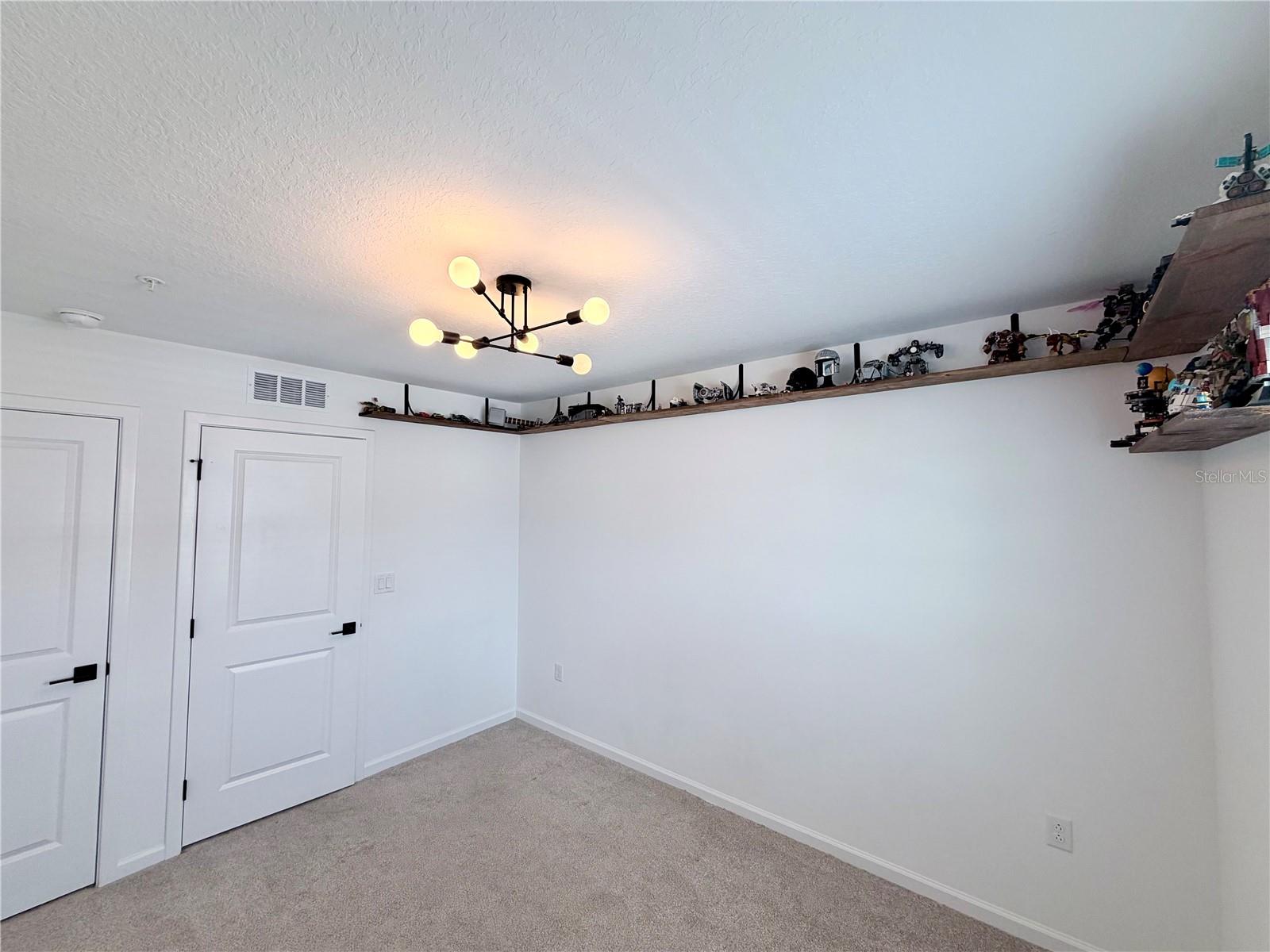 9855 Walkway Dr Property Photo 14