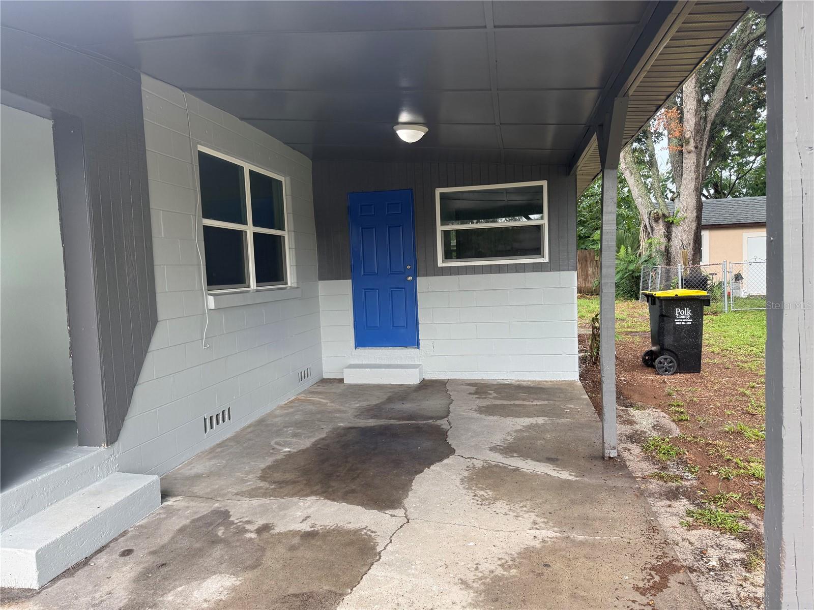 309 1st St Property Photo 4