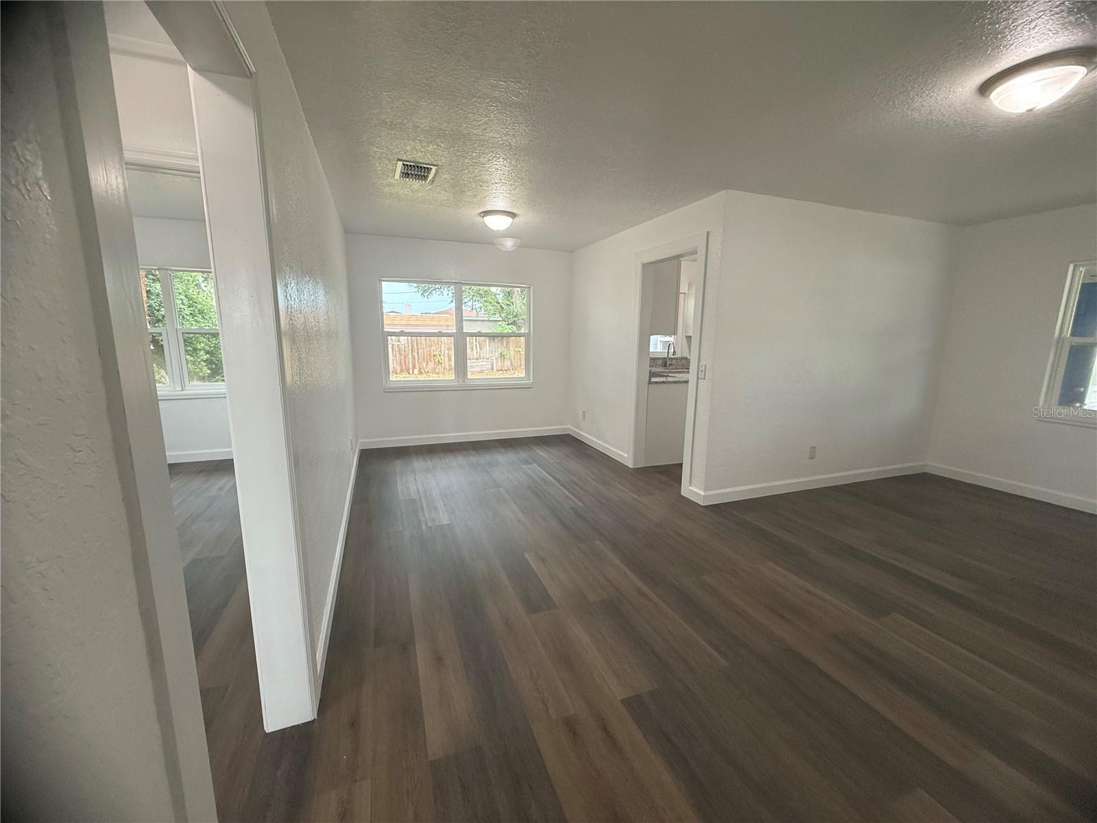 309 1st St Property Photo 8