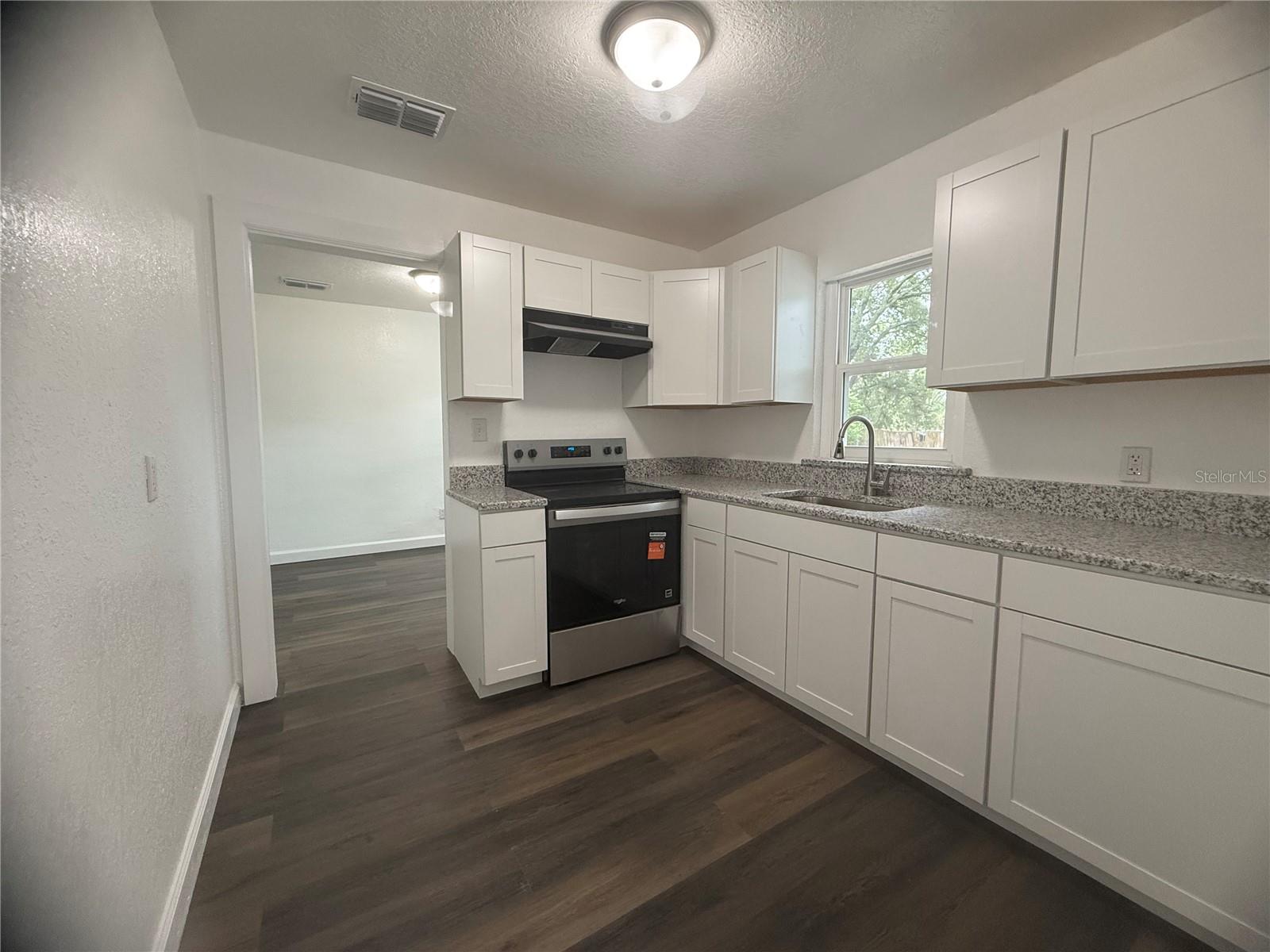 309 1st St Property Photo 13