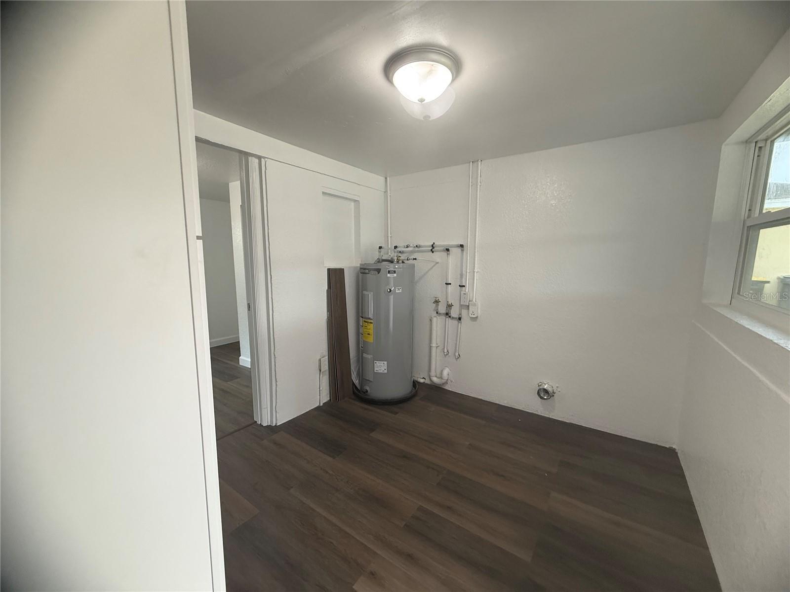 309 1st St Property Photo 15
