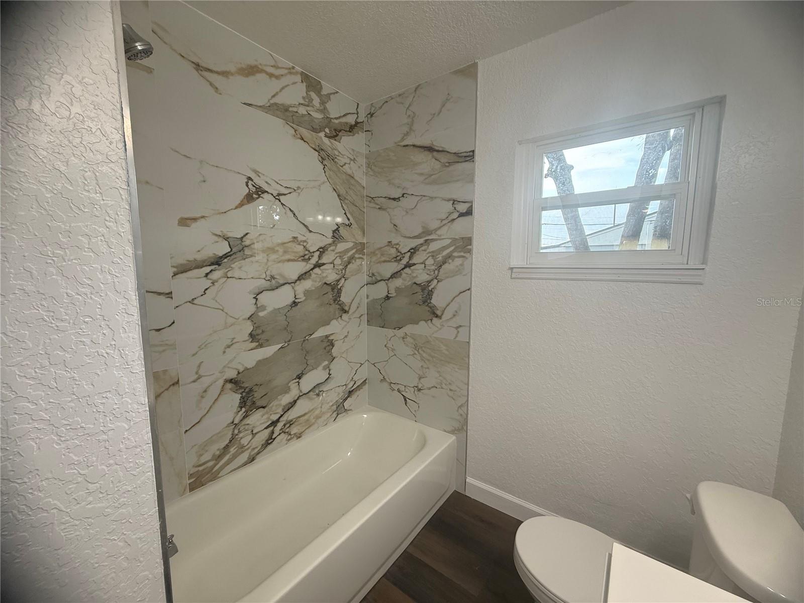 309 1st St Property Photo 17
