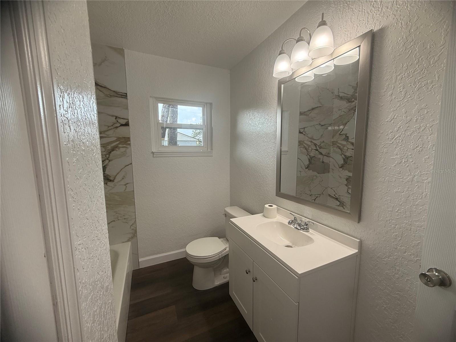 309 1st St Property Photo 18