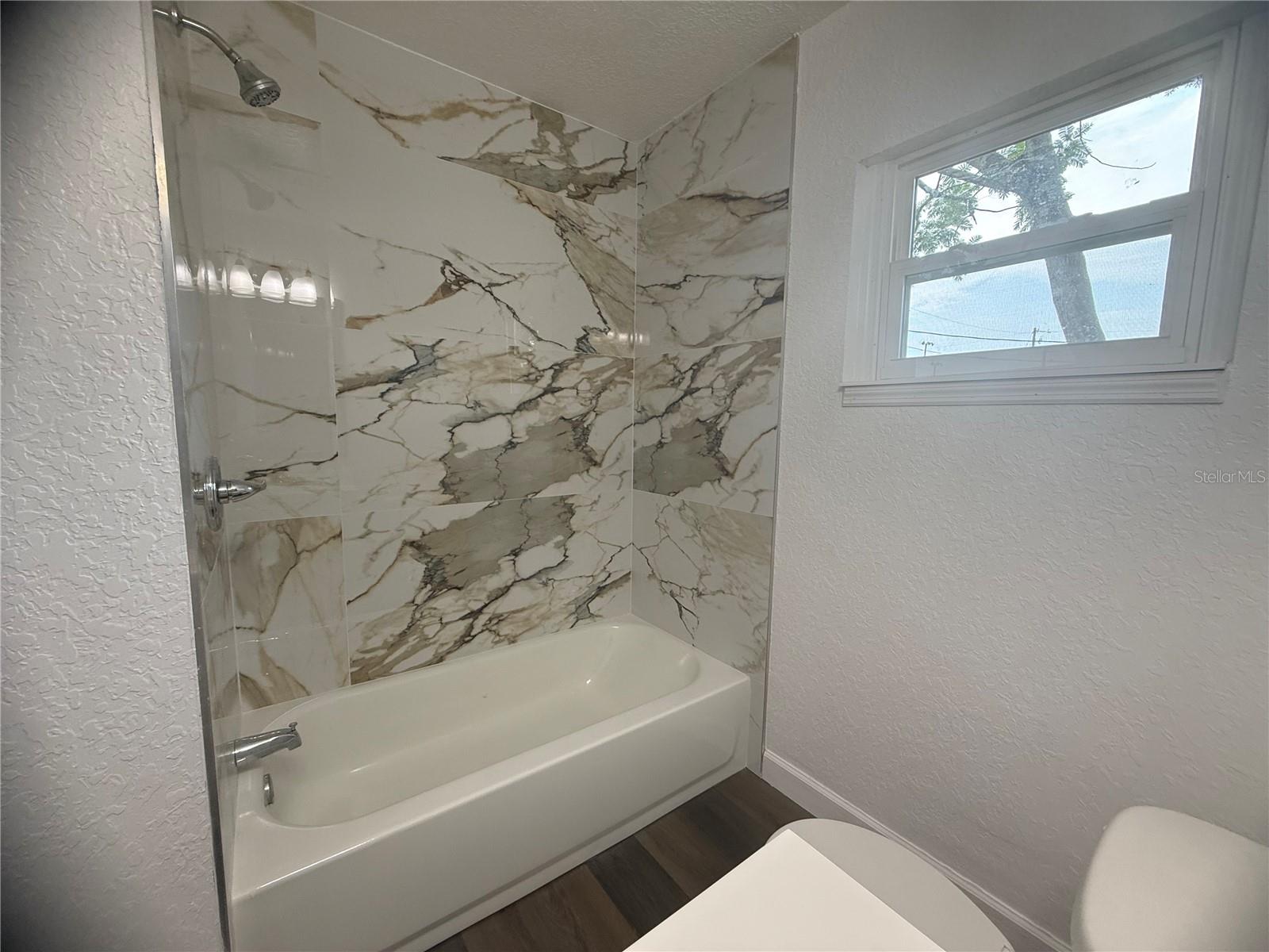 309 1st St Property Photo 19