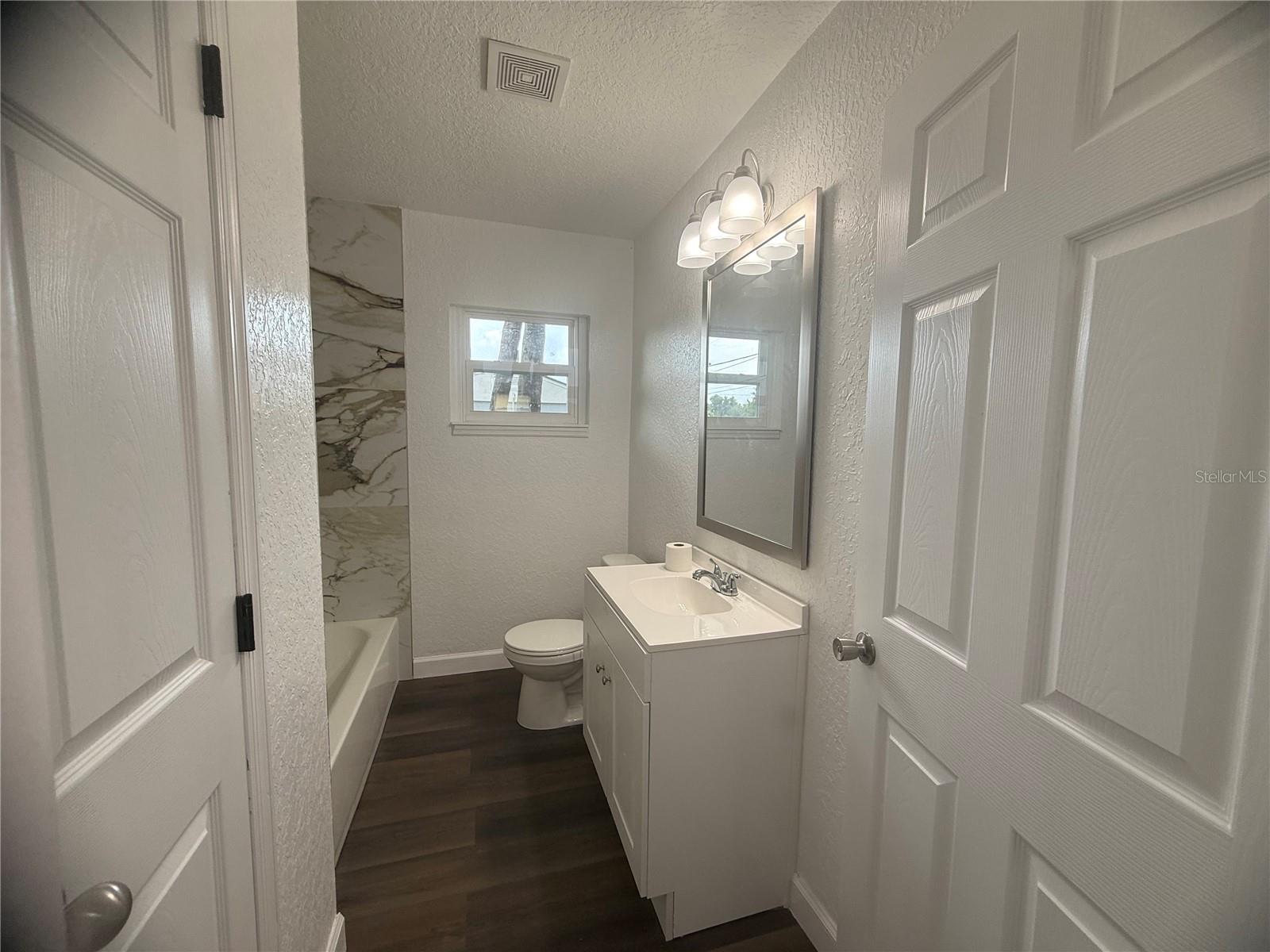 309 1st St Property Photo 20