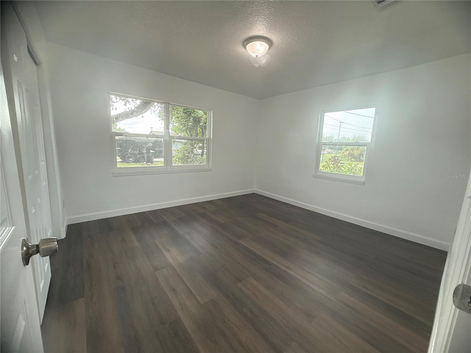 309 1st St Property Photo 22