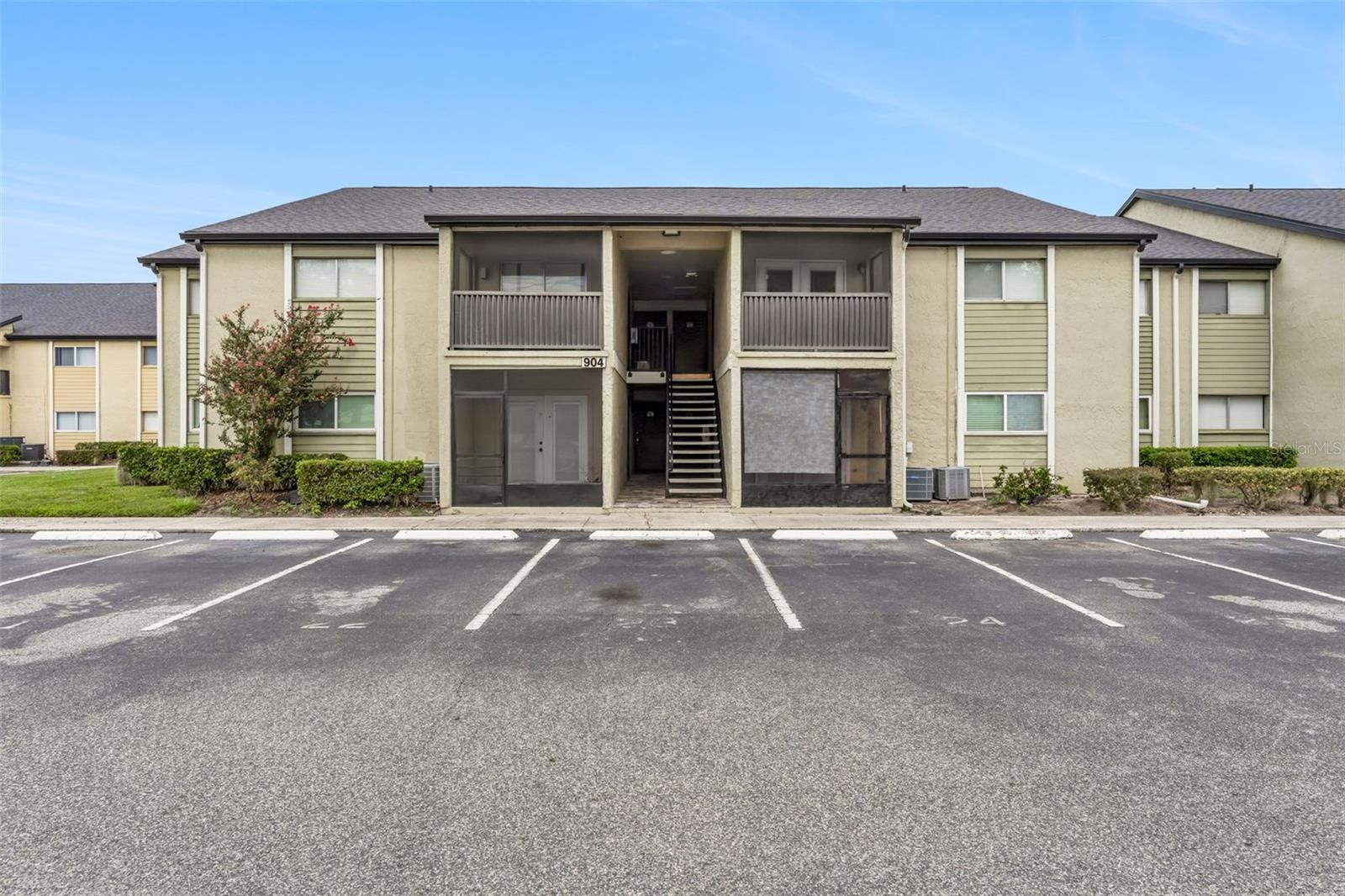 904 Lake Destiny Rd #h Property Photo 1