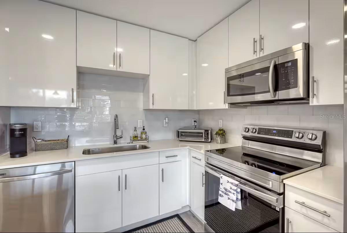 1709 N Tamiami Trl #220 Property Photo 3