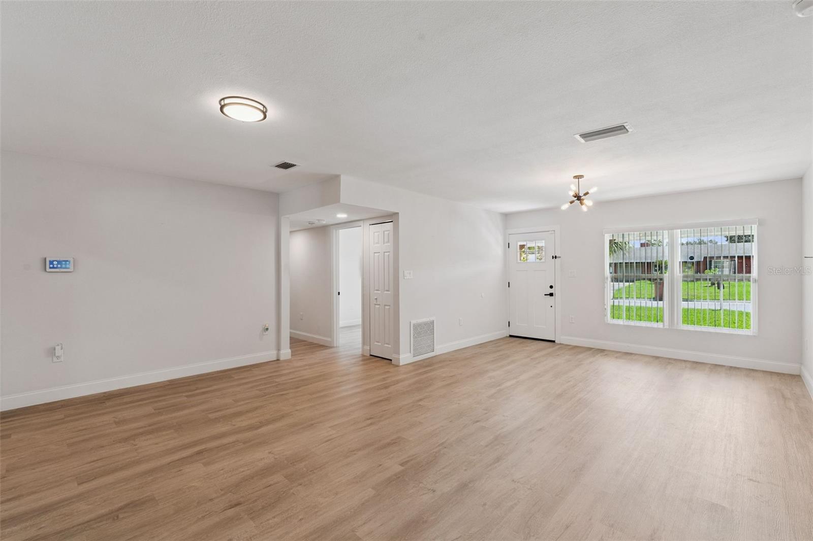 368 N Boyd St Property Photo 4