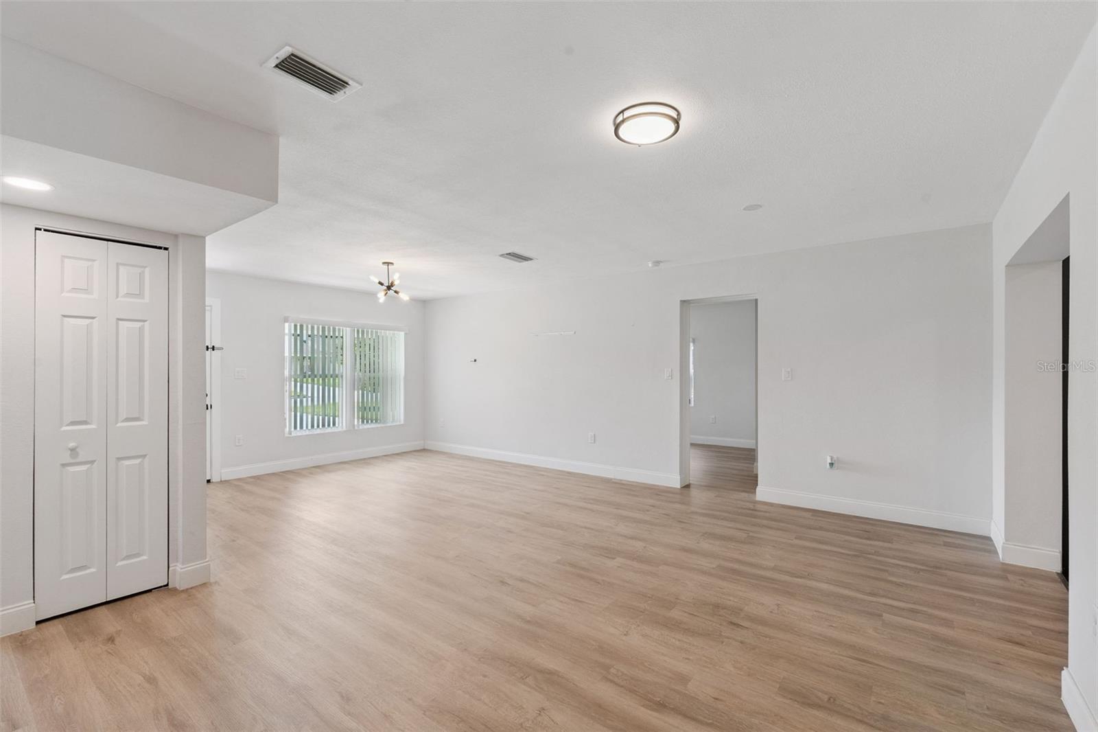 368 N Boyd St Property Photo 5