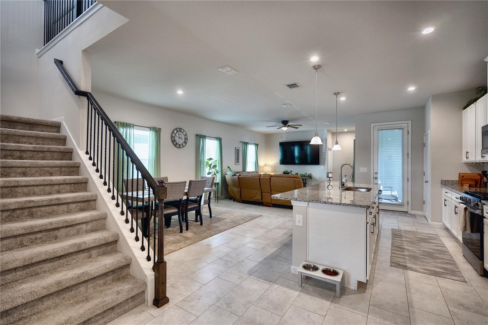 3922 Great Smokey Way Property Photo 5