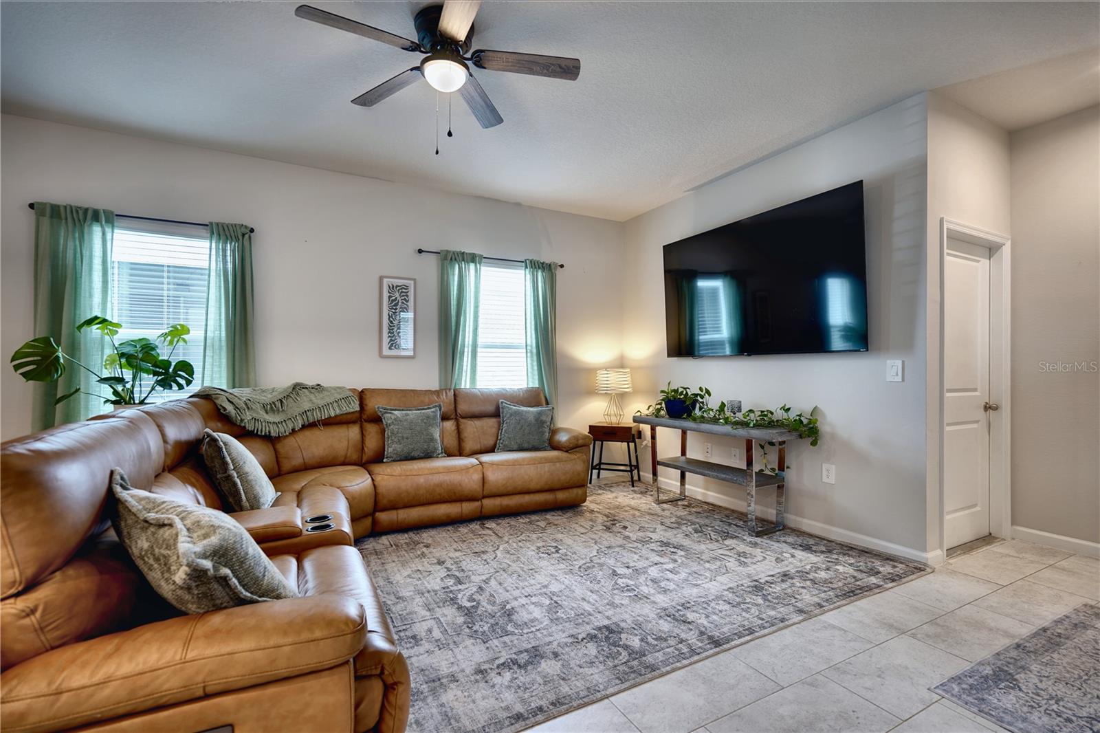3922 Great Smokey Way Property Photo 9