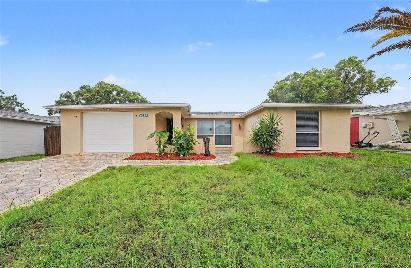 9135 Hunt Club Ln Property Photo 1