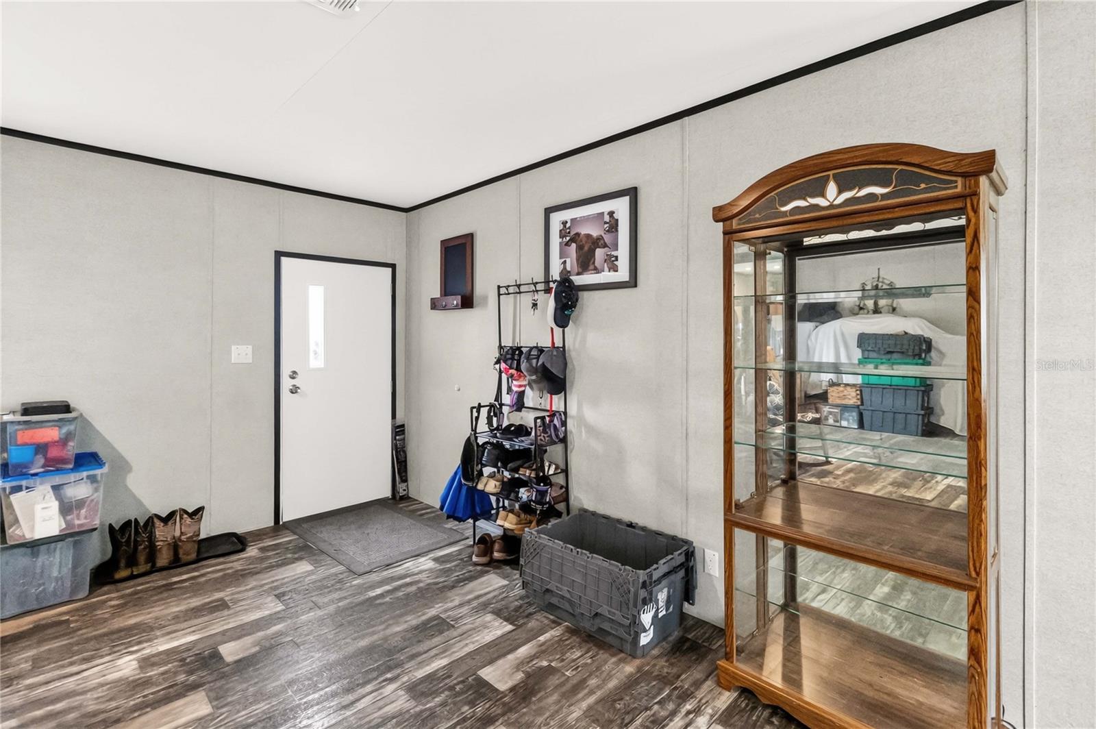 4235 Pine Tree Dr Property Photo 6