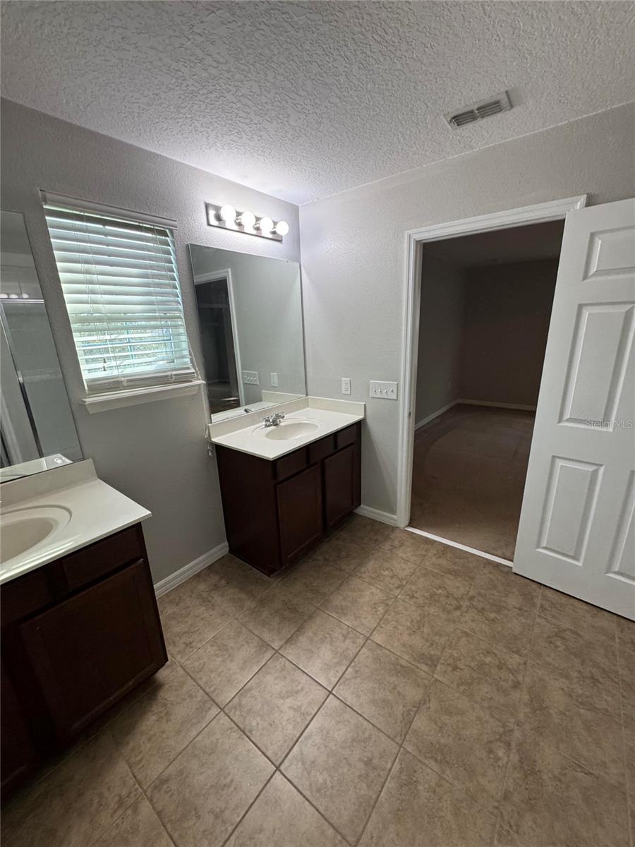 11938 Silverlake Park Dr Property Photo 17