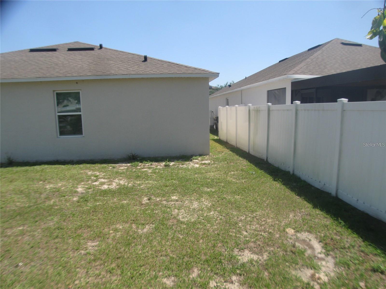 599 Autumn Stream Dr Property Photo 5