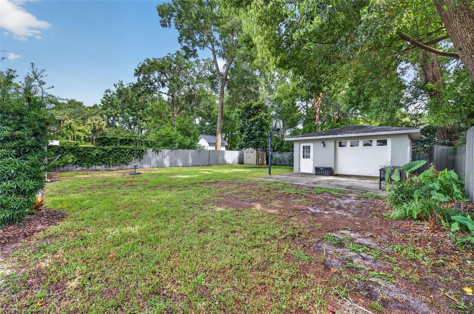 150 E Reading Way Property Photo 15