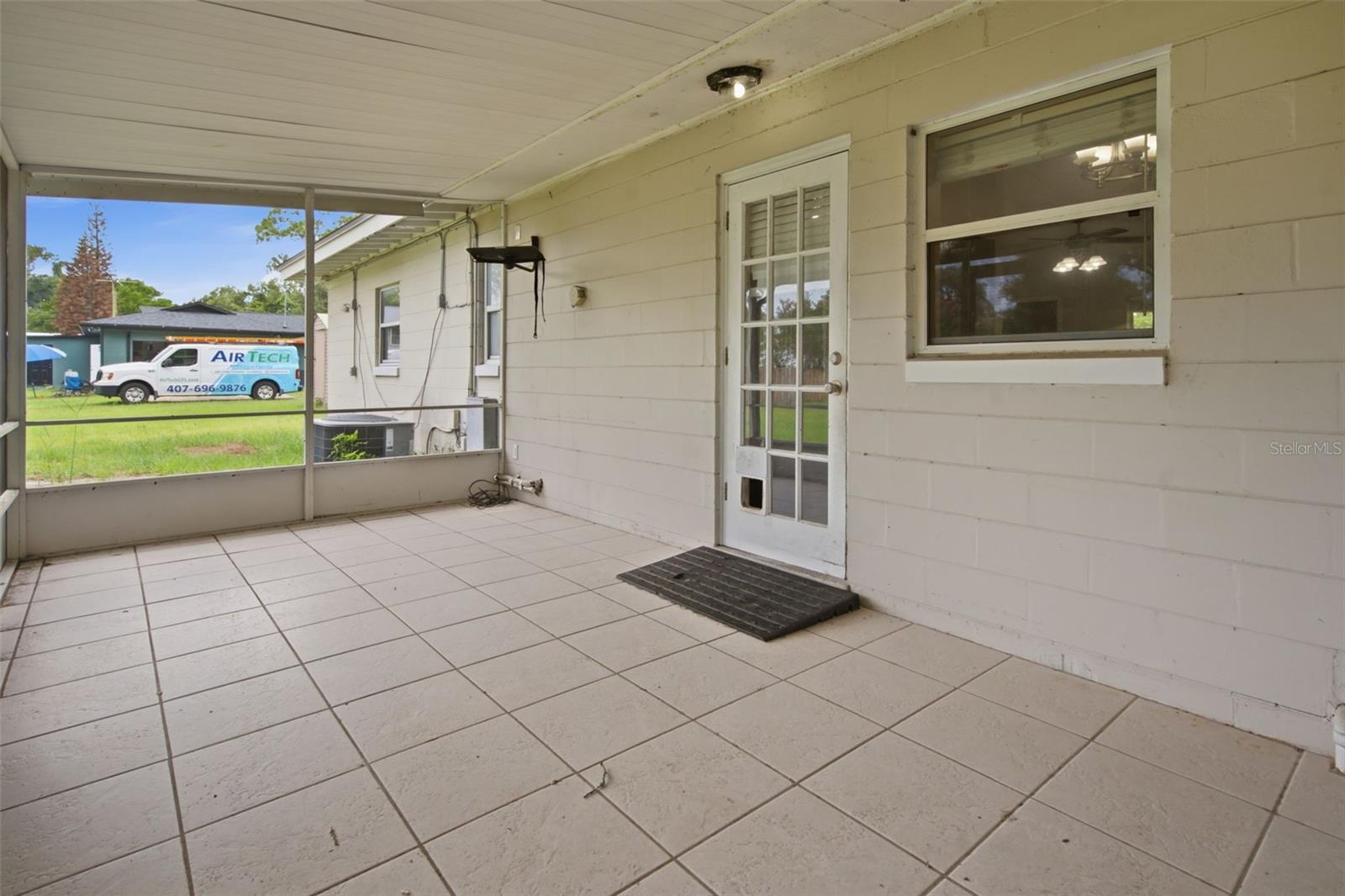 452 Oakhurst St Property Photo 3