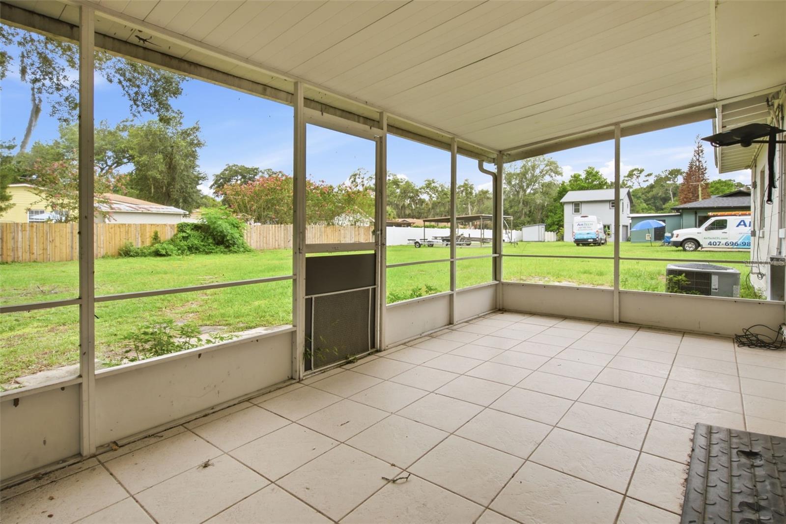452 Oakhurst St Property Photo 4