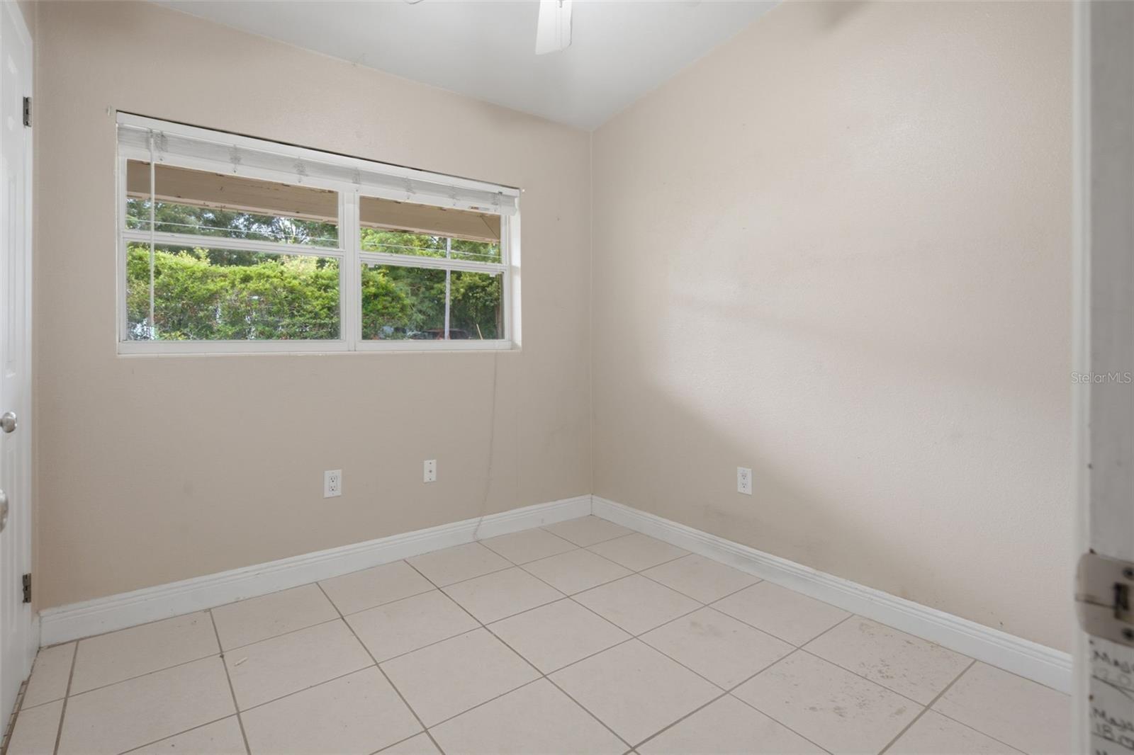 452 Oakhurst St Property Photo 8