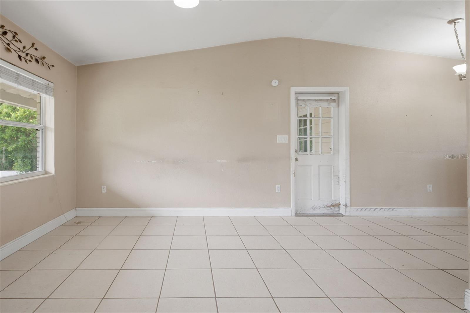 452 Oakhurst St Property Photo 16