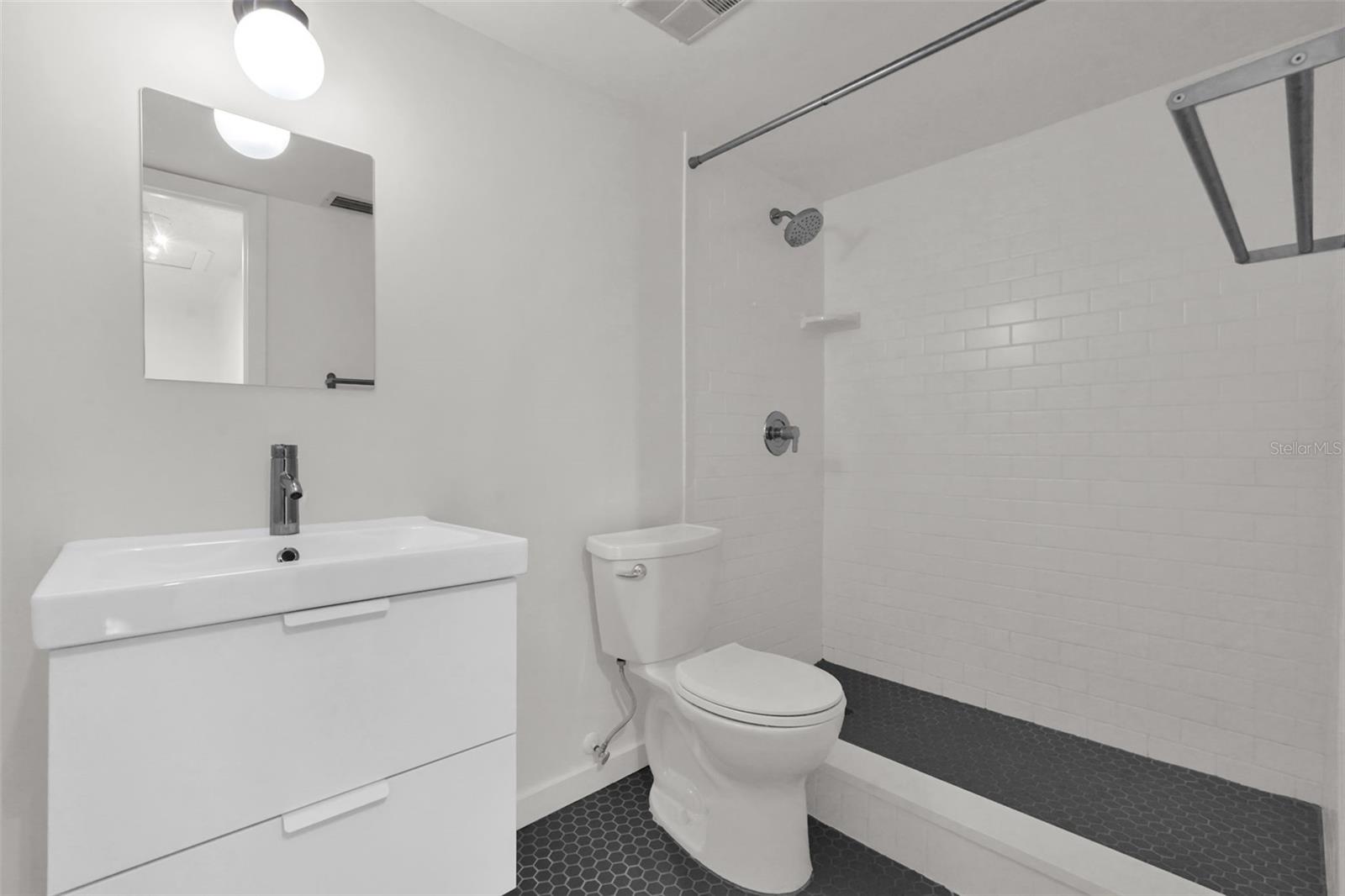 618 Orange Dr #207 Property Photo 5