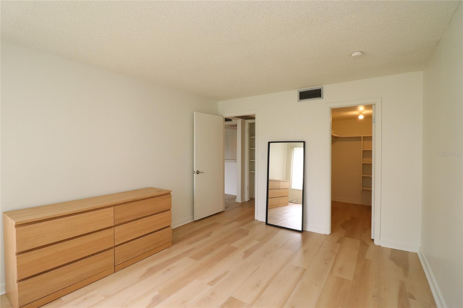 618 Orange Dr #207 Property Photo 10